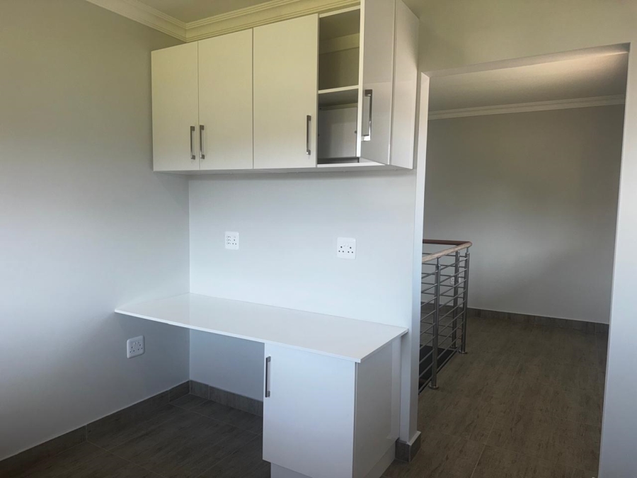 4 Bedroom Property for Sale in Wavecrest Eastern Cape